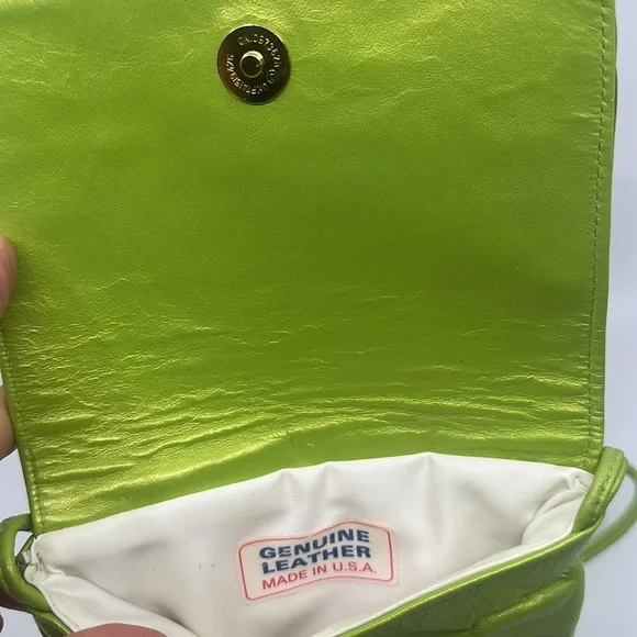 Gtg Neon Green Genuine Leather embossed Crocodile Pattern Crossbody Bag - Picture 5 of 7